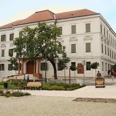 Sea-dweller Apartment